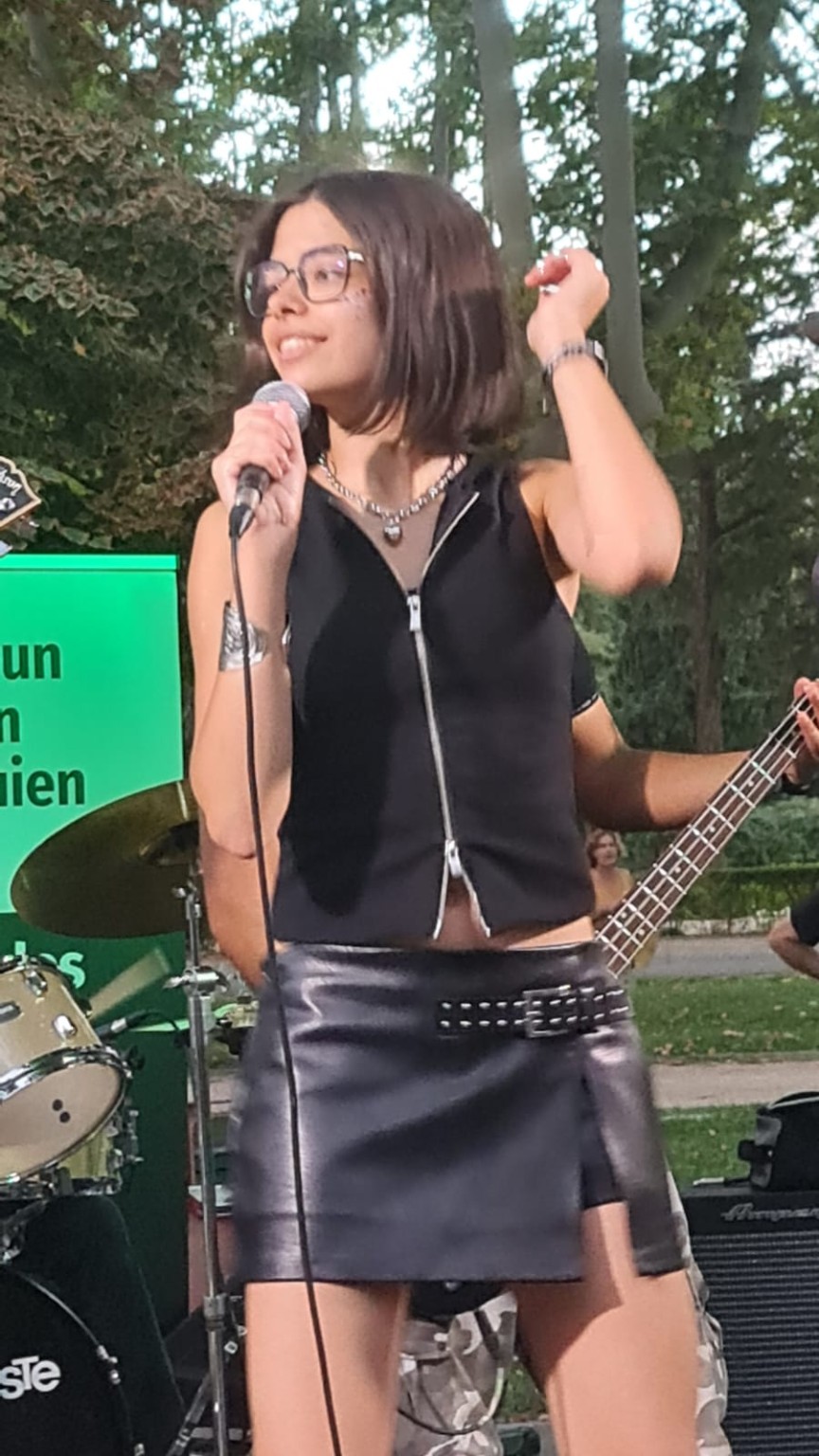 Laura del Frago actuando en directo